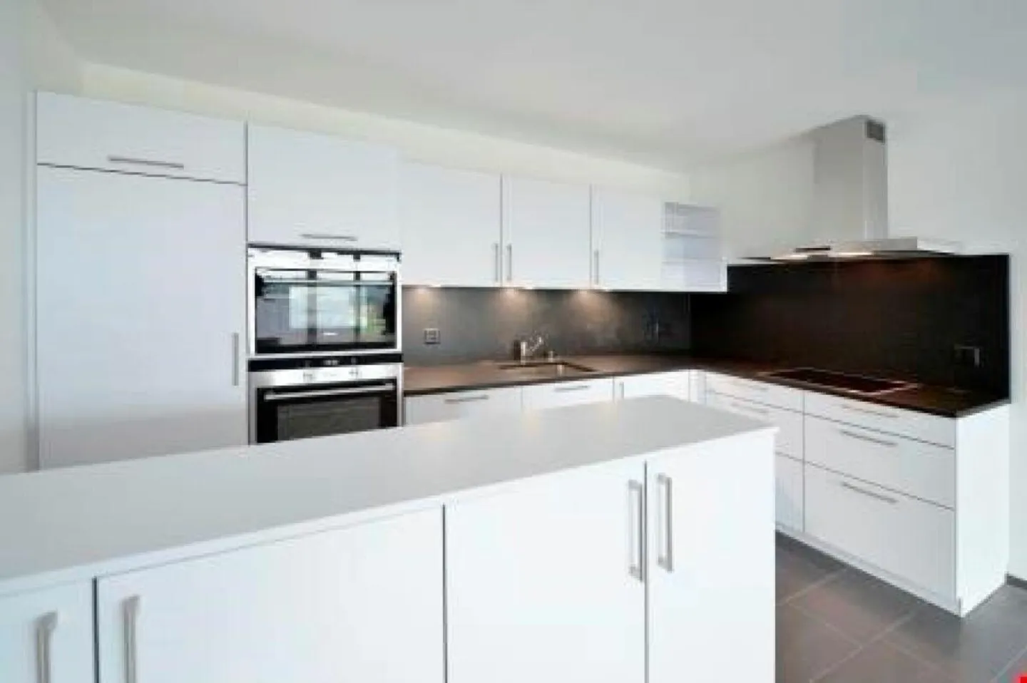 Modern, comfortable 3 1/2-room apartment - Photo 2 of 10