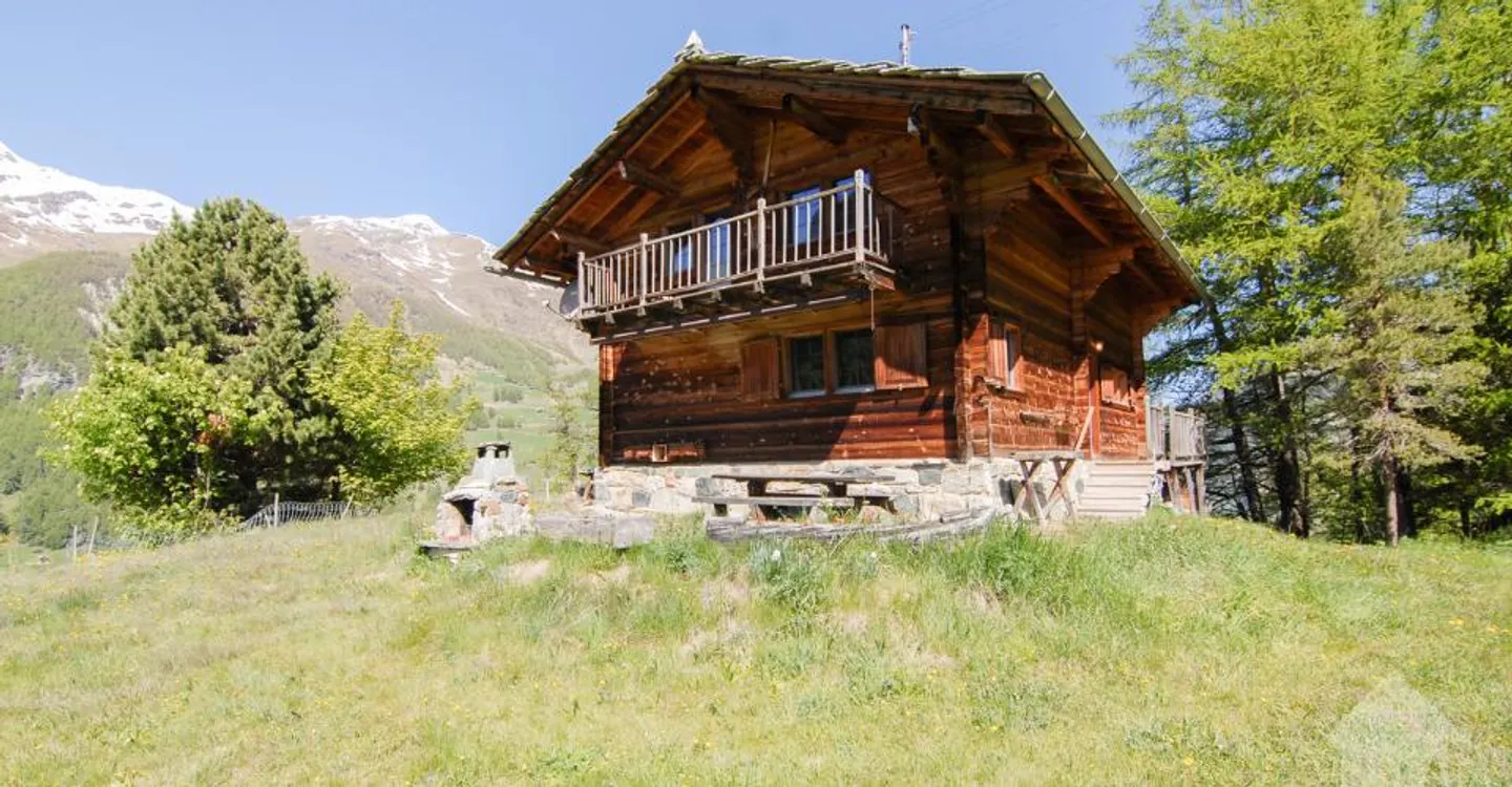 Charming Chalet with Panoramic Views - Photo 2 of 11