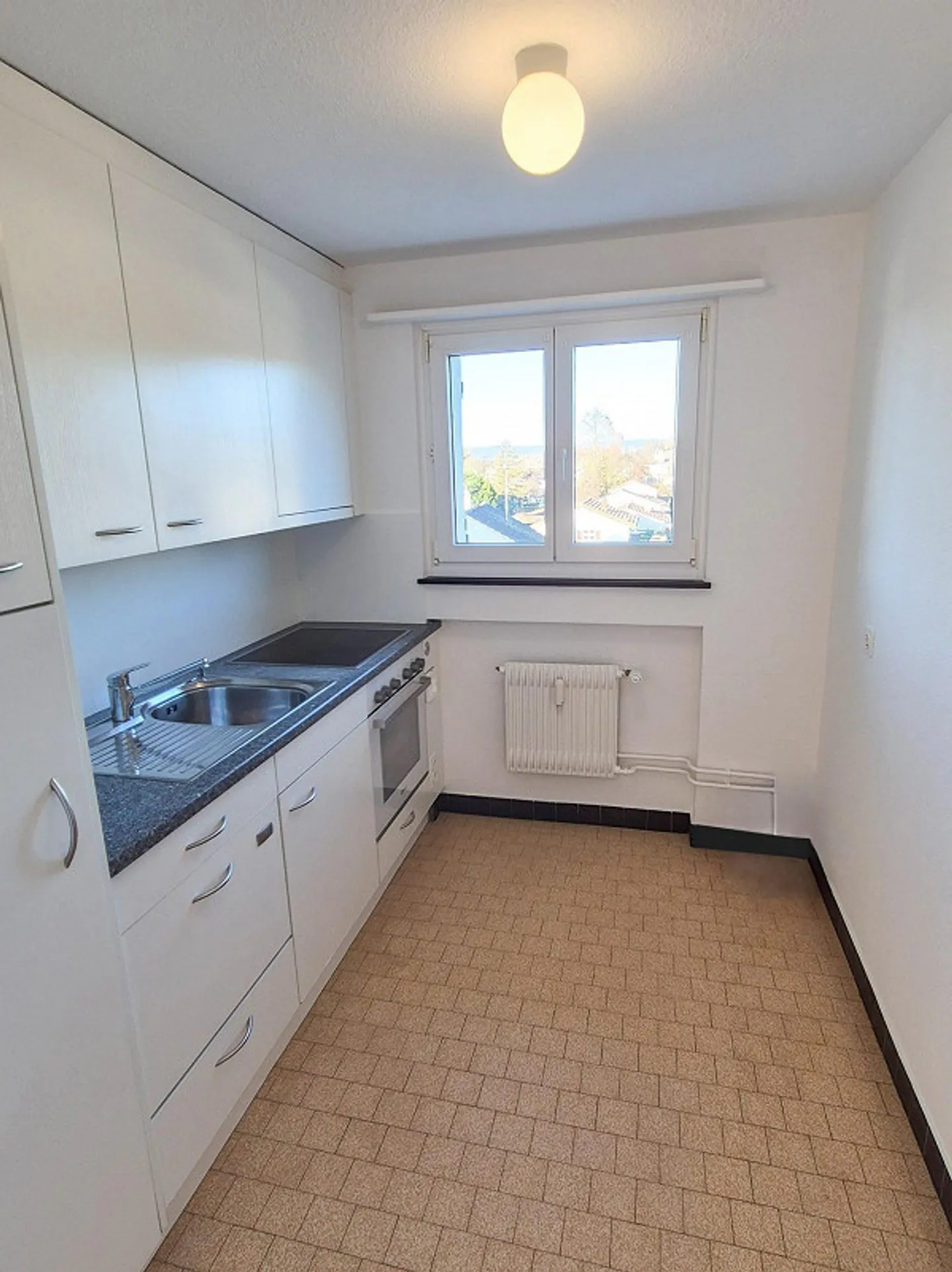 practical 3-room apartment with renovated bathroom and kitchen - Photo 13 of 14