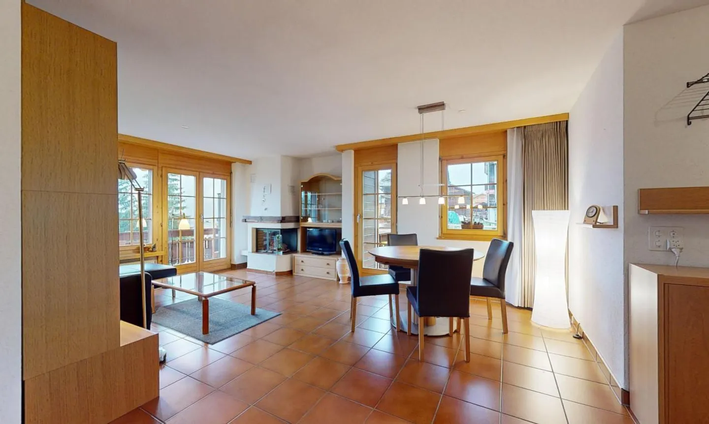 Appartement ensoleillé de 3½ pièces avec vue sur les montagnes au cœur de Grächen - Photo 3 sur 13