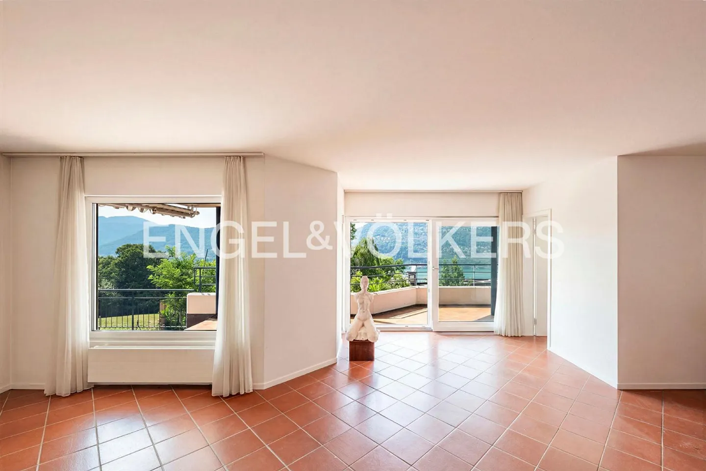 Wohnung mit großer Terrasse und Seeblick - Foto 2 von 13