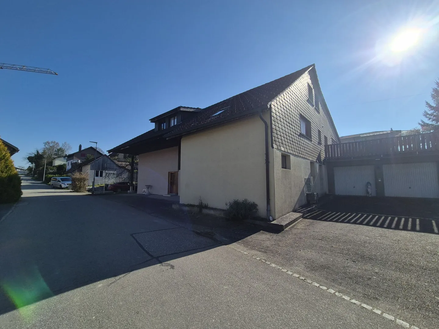 Maison multifamiliale avec commerce sur réserve de terrain à bâtir - Photo 1 sur 14
