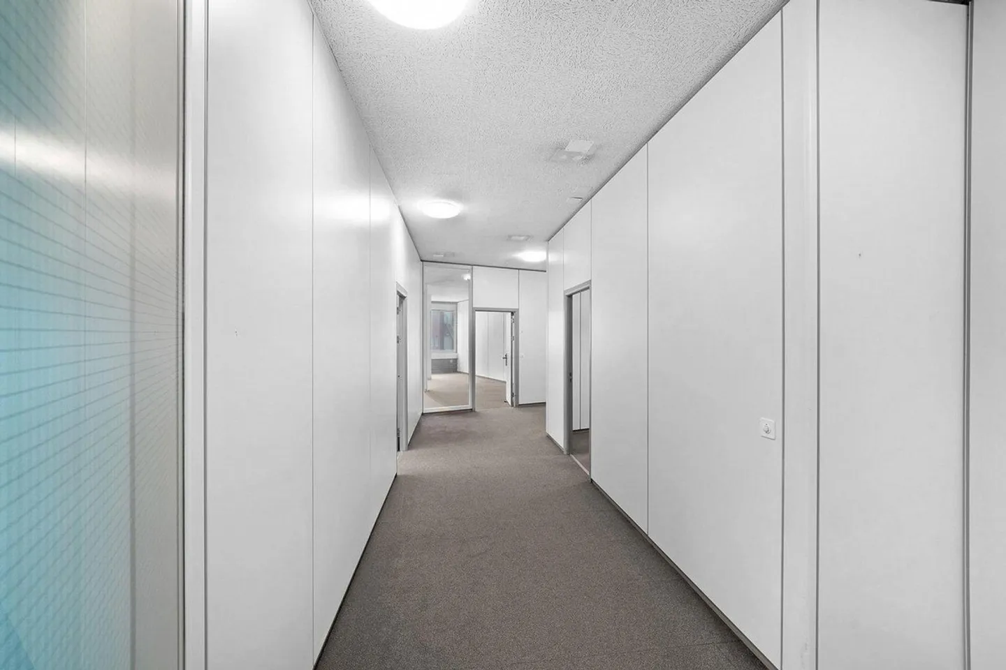 Ufficio completamente sviluppato con layout emozionante! - Foto 11 di 14