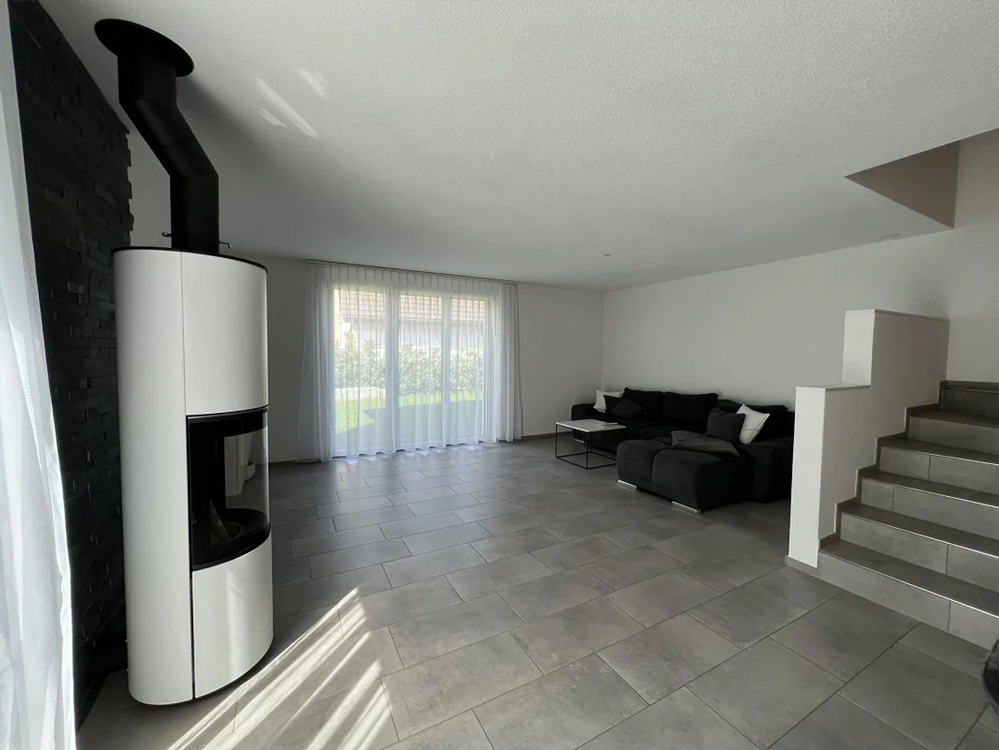 Appartamento duplex molto generoso e moderno in una posizione tranquilla - Foto 3 di 15