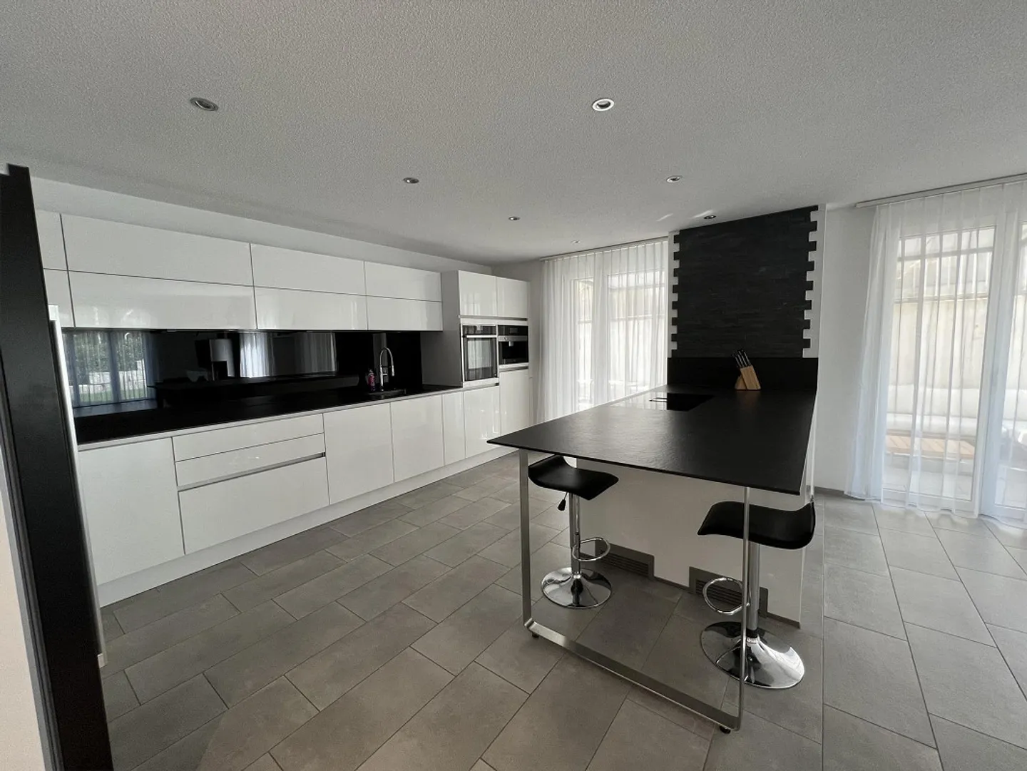 Appartamento duplex molto generoso e moderno in una posizione tranquilla - Foto 5 di 15