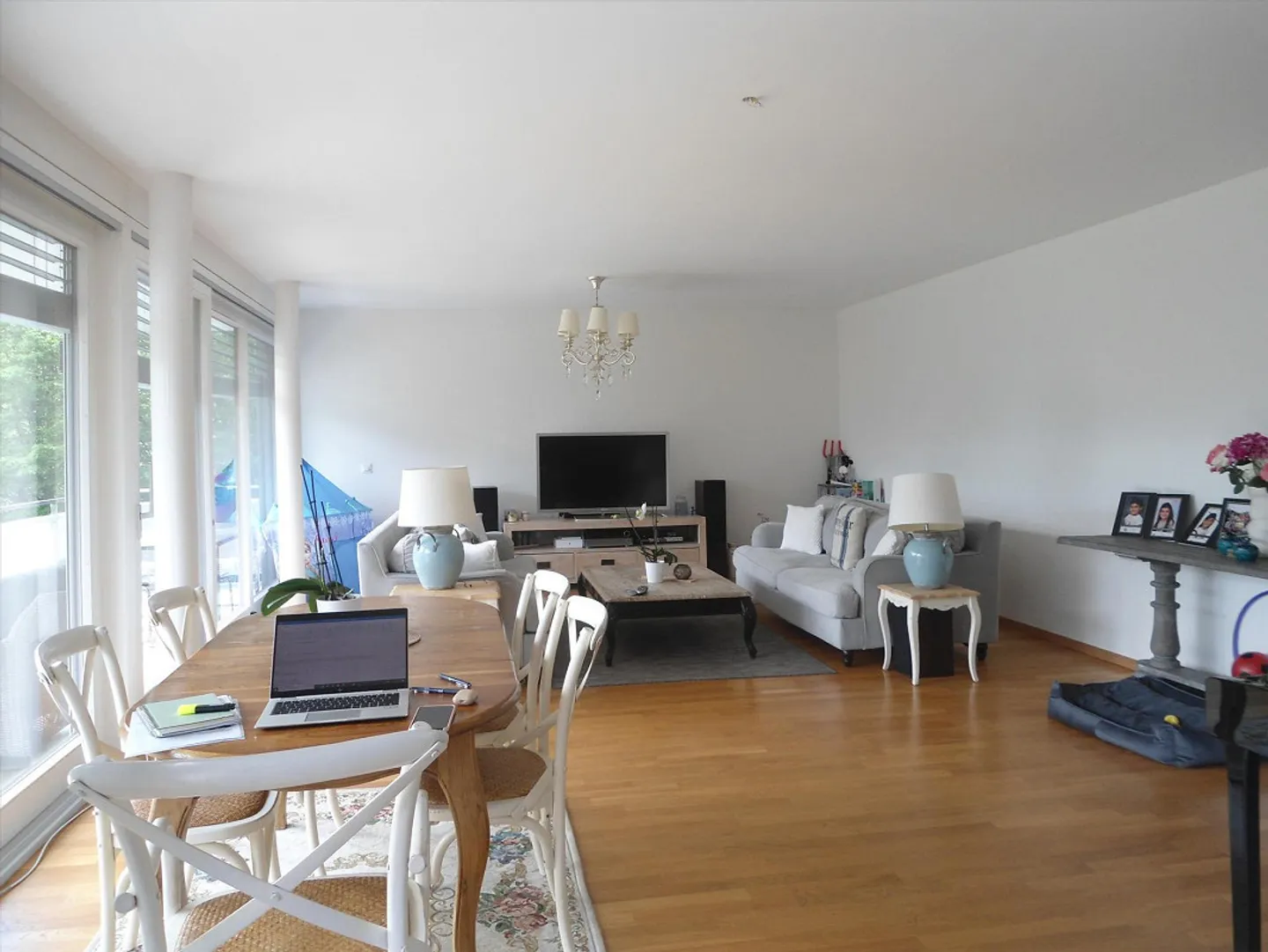 Superb 5-room sunny and quiet apartment - Photo 2 of 9