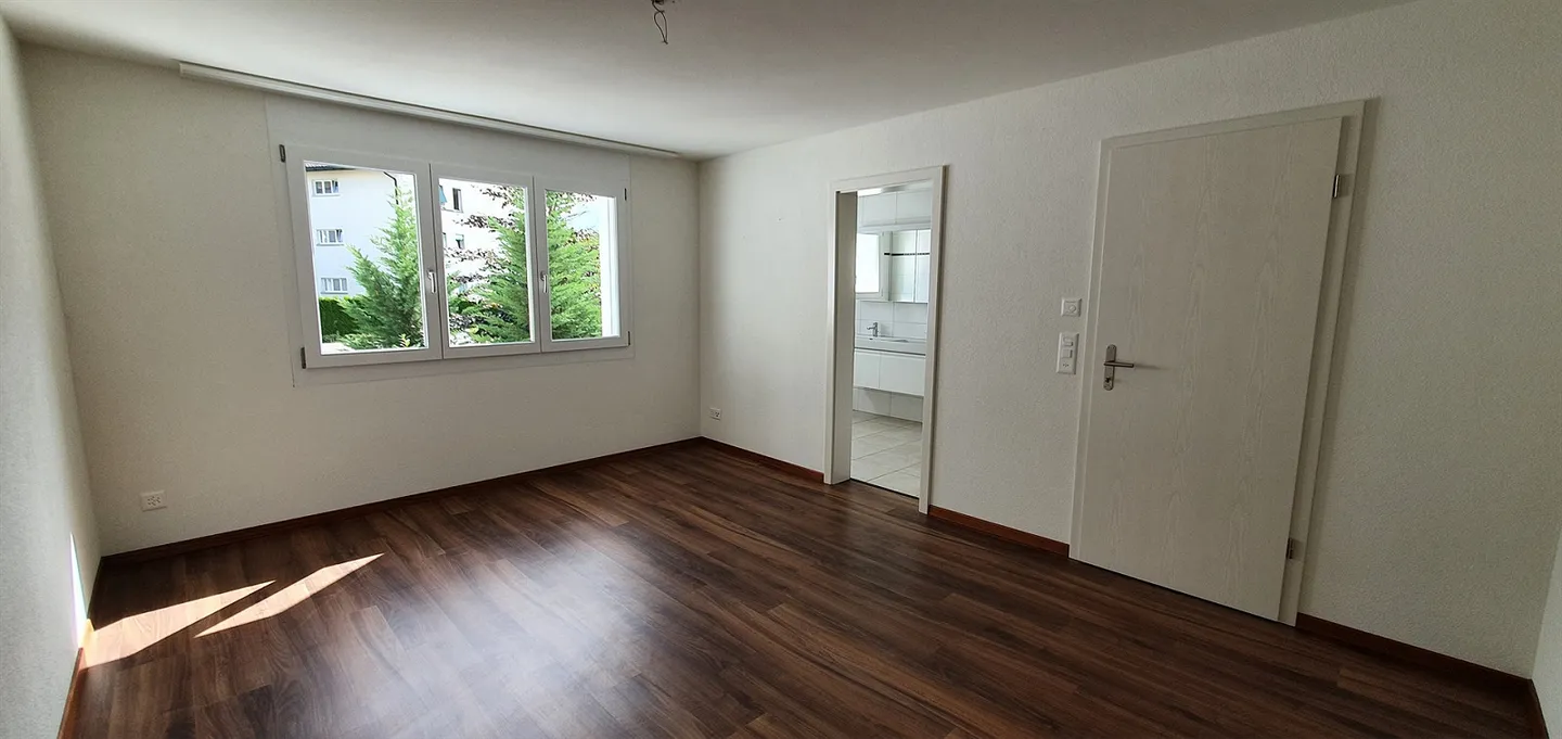 Spacious bright 4 1/2 room apartment - Photo 5 of 10