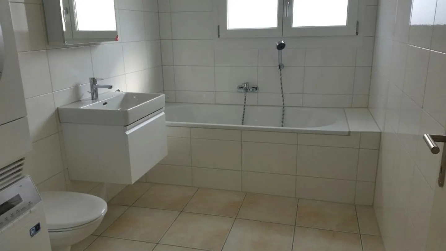 Spacious bright 4 1/2 room apartment - Photo 7 of 10