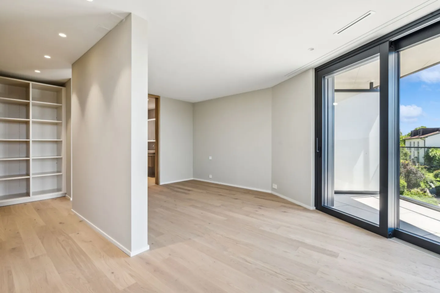 Neuwertige 4.5-Zimmer-Wohnung mit Stadtsicht für höchste Ansprüche - Photo 6 of 13