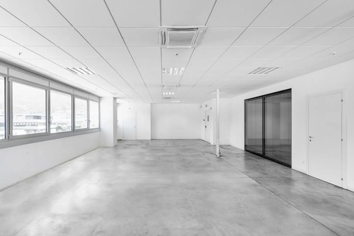 CADENAZZO - AFFITTASI UFFICIO DI 168 MQ (rif. 101) - Foto 1 di 13