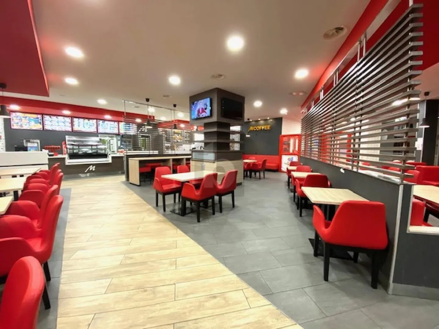 IDEAL LOCATION - ASSURED CLIENTELE - Photo 1 of 5