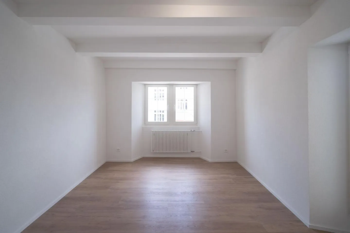 Elegant 2.5 rooms with balcony - Photo 2 of 5