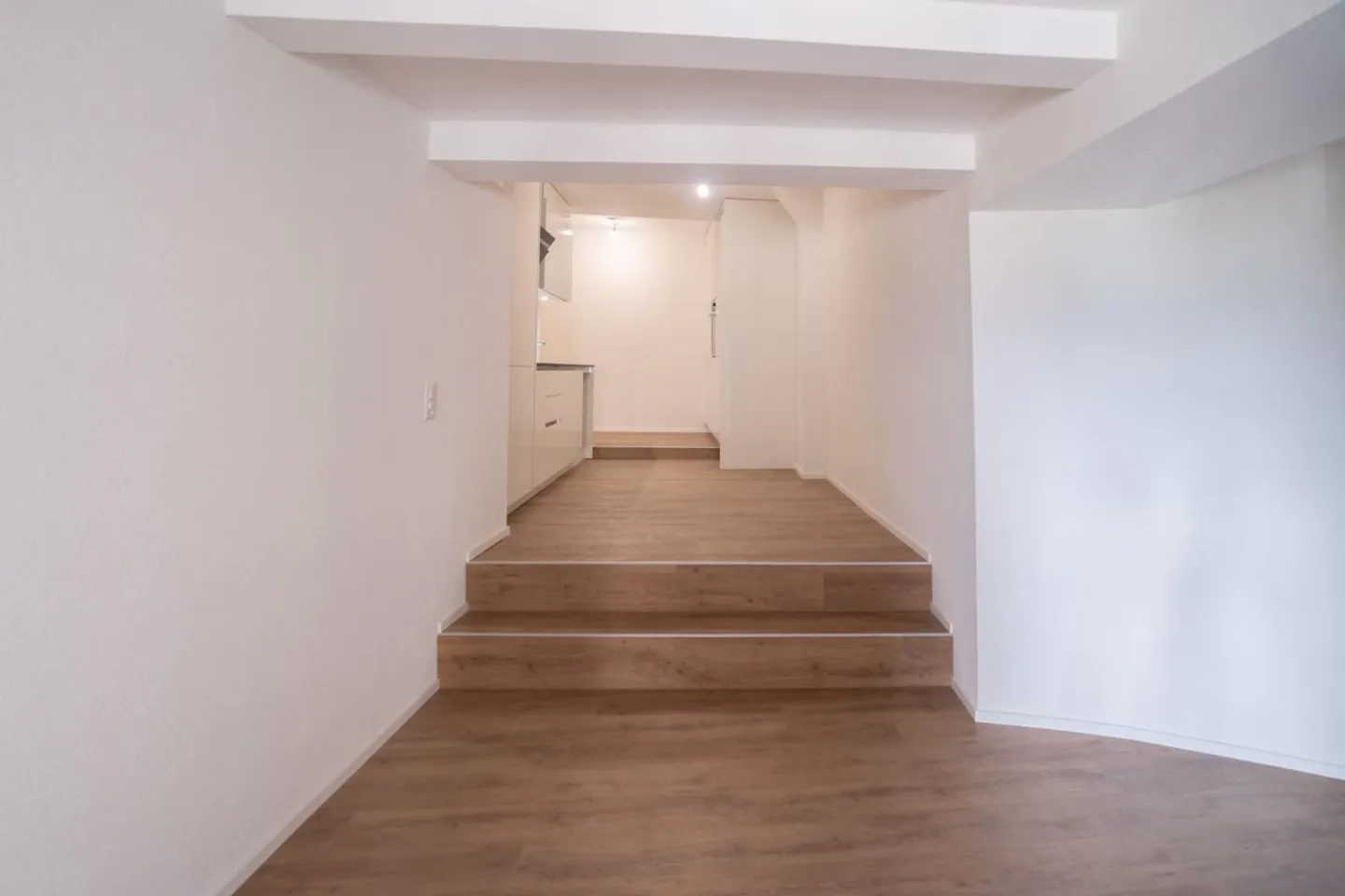 Elegant 2.5 rooms with balcony - Photo 3 of 5