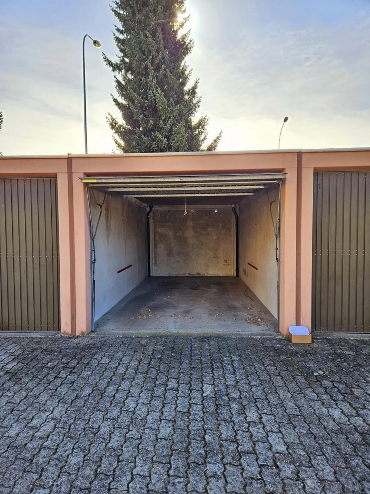 Garage for rent - Photo 2 of 2