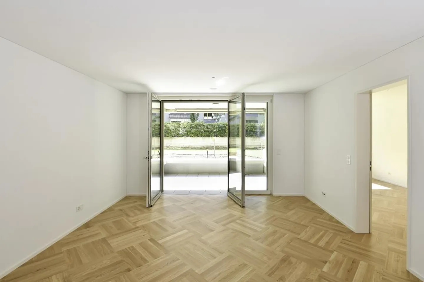 Living oasis in a central location - Photo 2 of 8