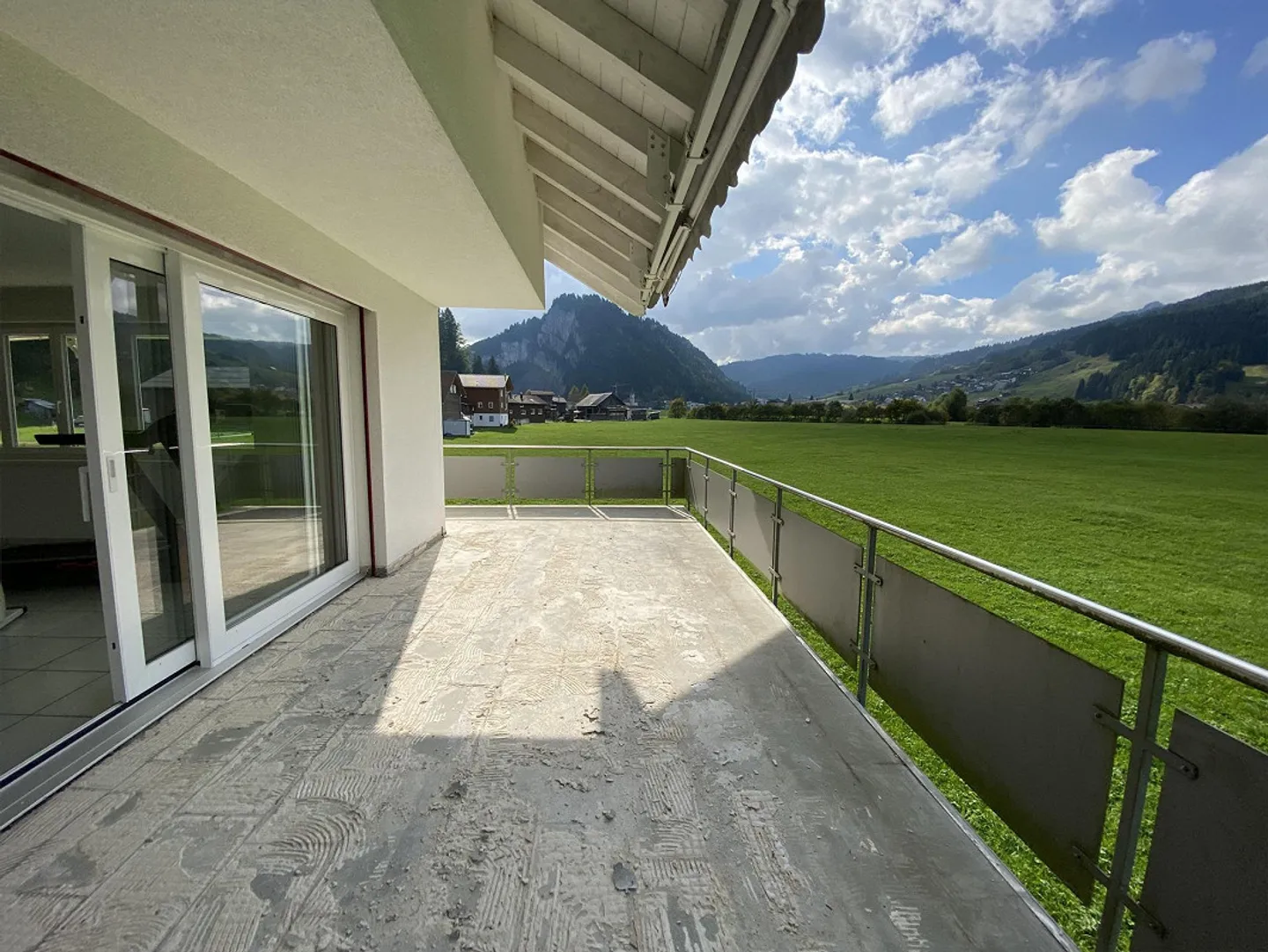 Appartamento 4.5 stanze tranquillo e spazioso nel verde (incluso studio abitativo) - Foto 1 di 15