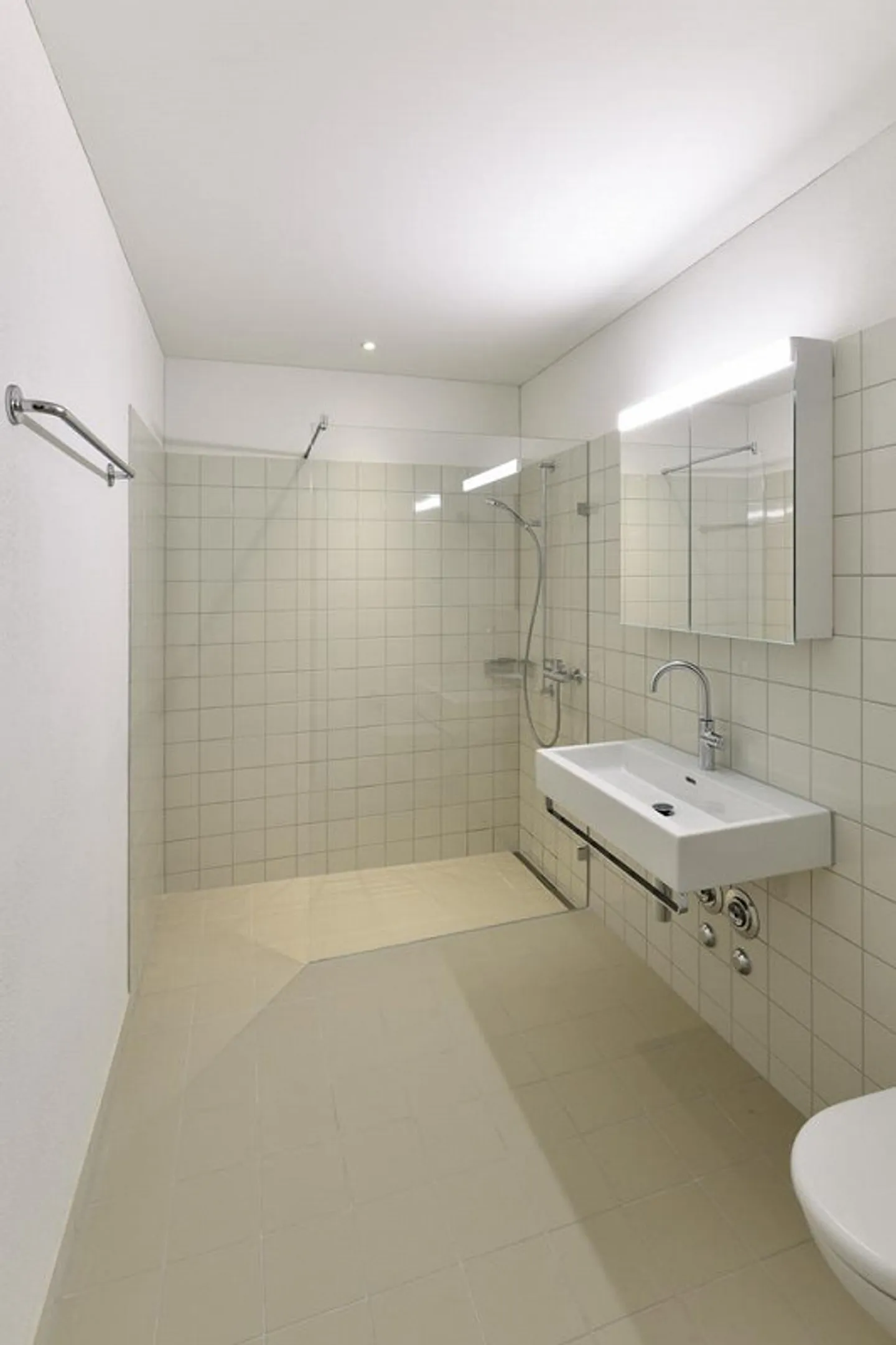 Living oasis in a central location - Photo 4 of 8