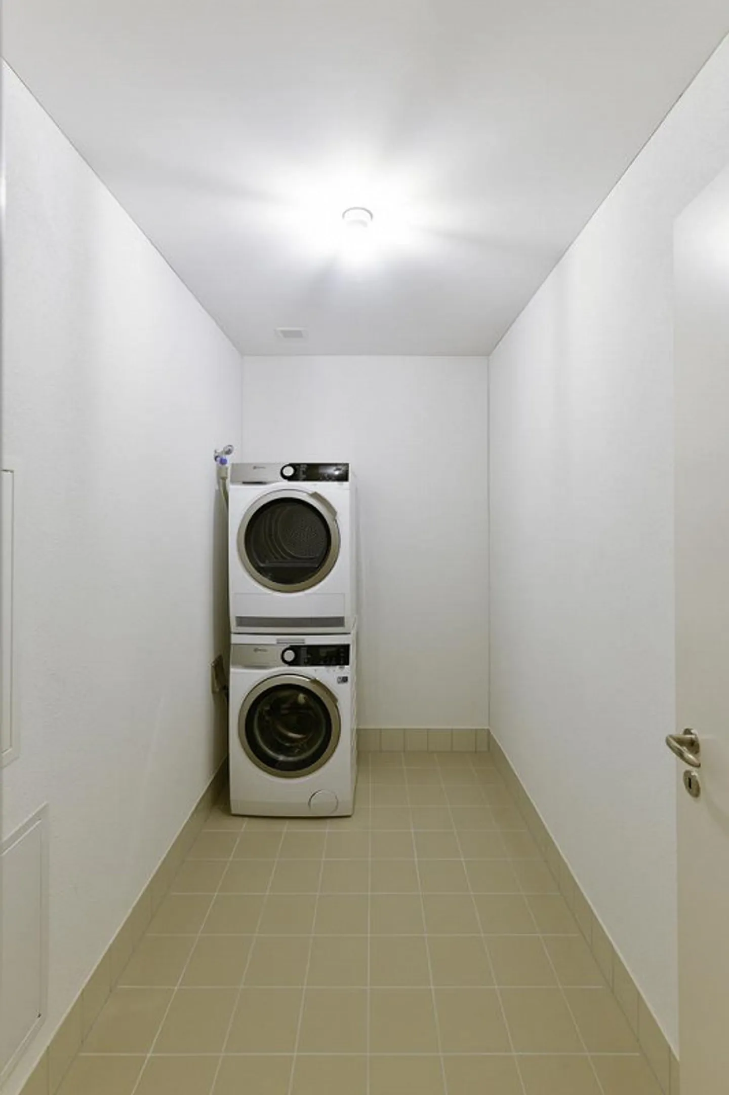 Living oasis in a central location - Photo 5 of 8