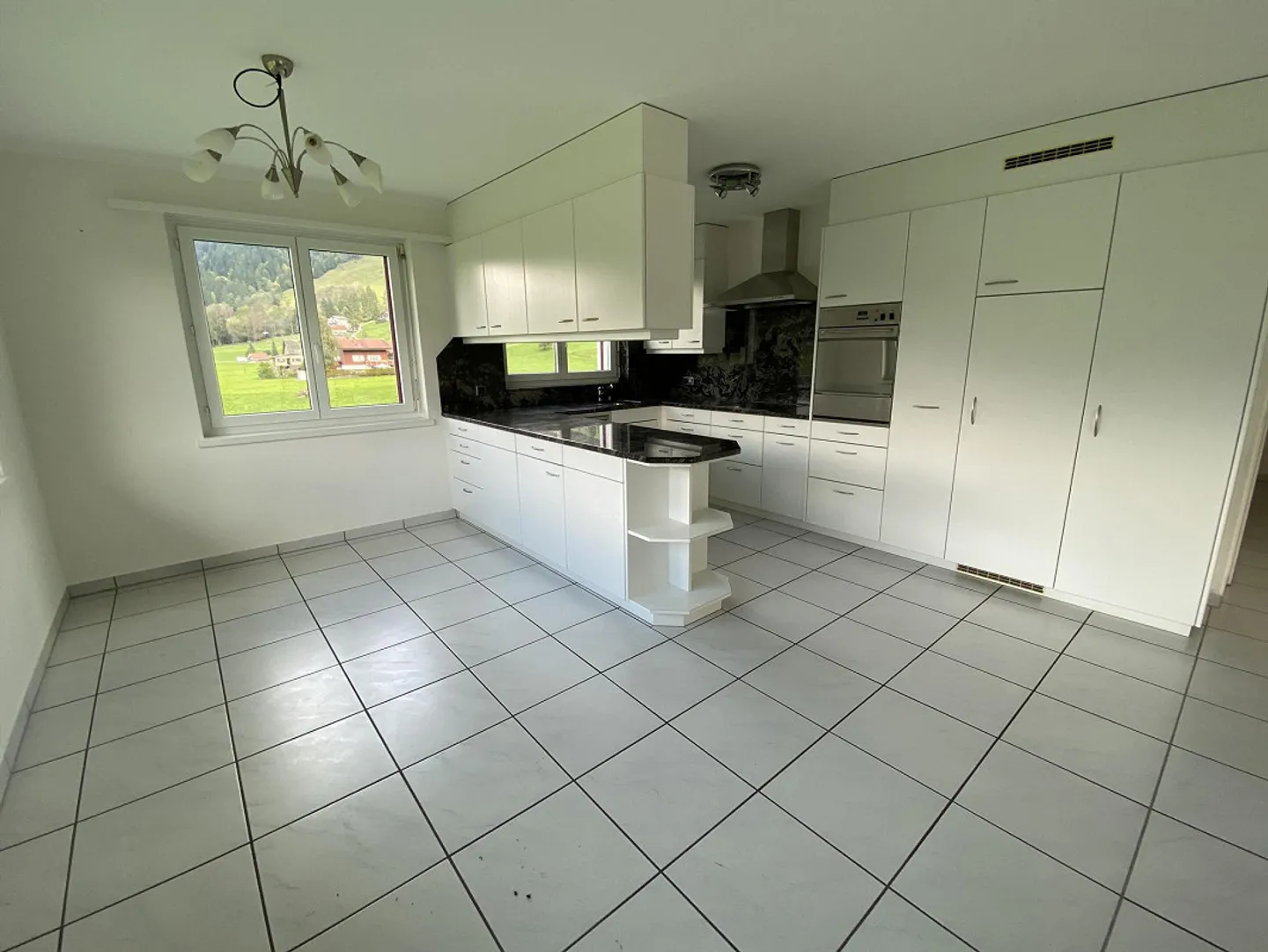 Appartamento 4.5 stanze tranquillo e spazioso nel verde (incluso studio abitativo) - Foto 7 di 15