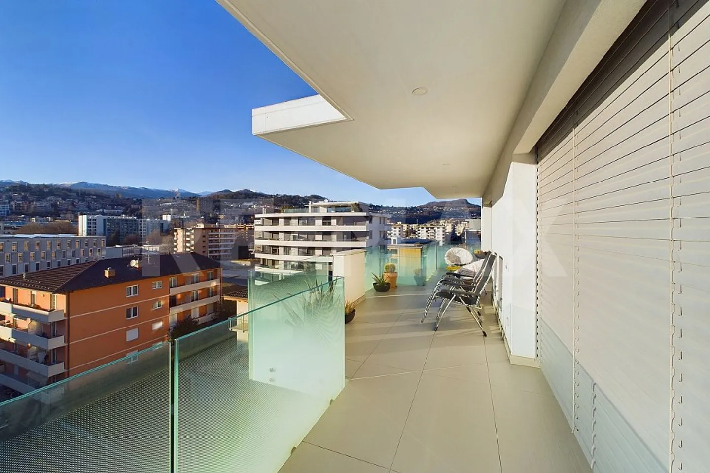 Elegante Penthouse mit teilweisem Blick auf den Luganersee - Foto 1 von 13