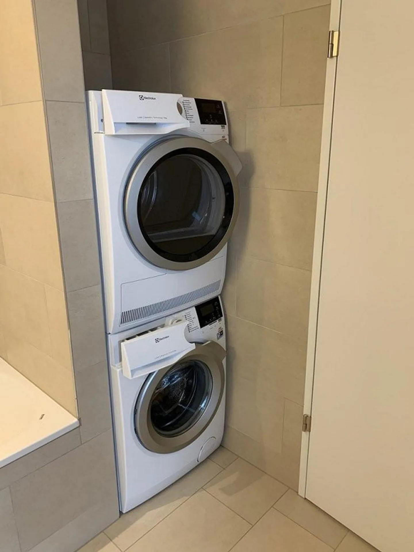 Ampio e moderno appartamento di nuova costruzione - Foto 5 di 6