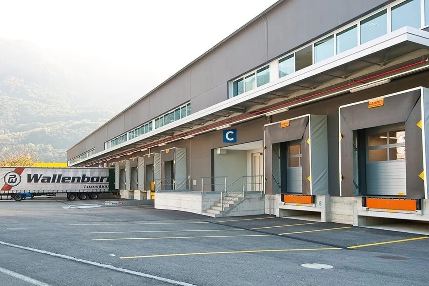 CADENAZZO - AFFITTASI UFFICIO DI 168 MQ (rif. 101) - Foto 8 di 13