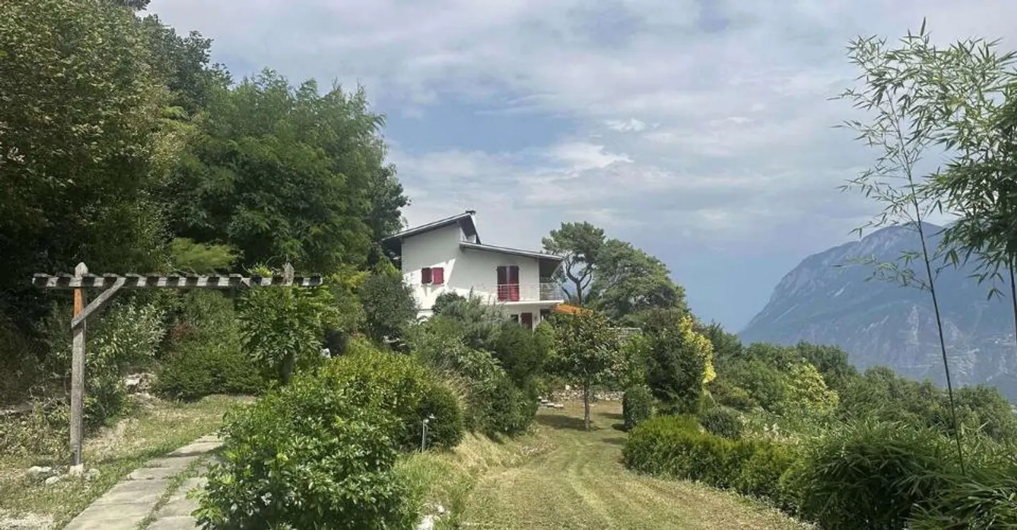 Spacious Villa on a 10,000 m² Plot in Chermignon-d'en-Bas - Photo 1 of 12