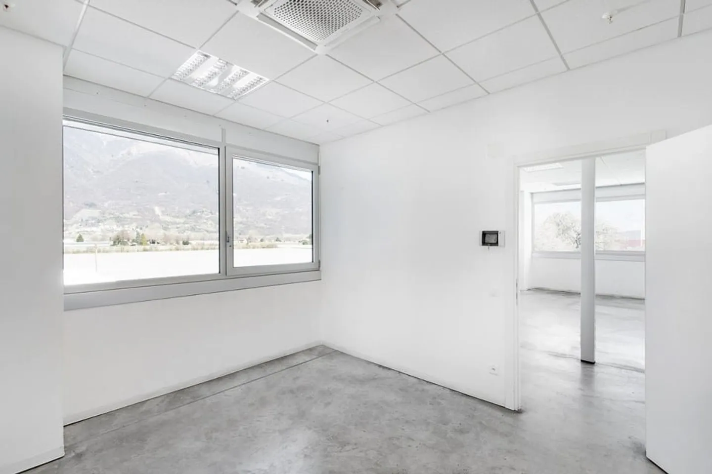 CADENAZZO - AFFITTASI UFFICIO DI 168 MQ (rif. 101) - Foto 4 di 13