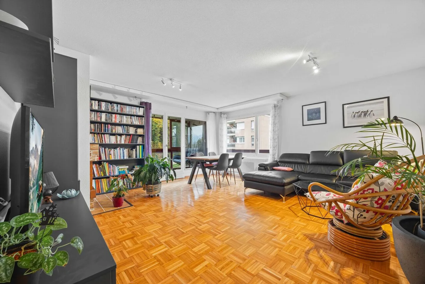 4.5 Room Apartment - Photo 1 of 13