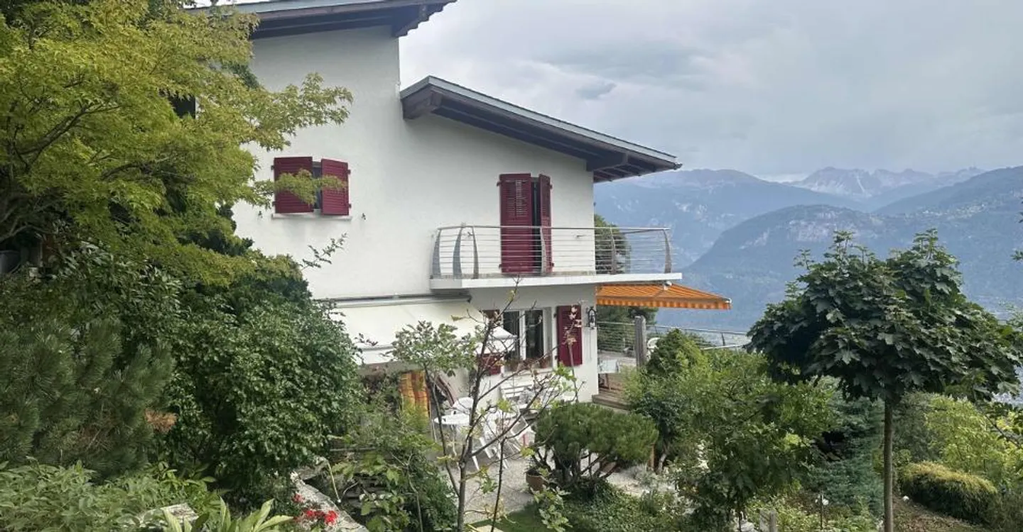 Spacious Villa on a 10,000 m² Plot in Chermignon-d'en-Bas - Photo 2 of 12