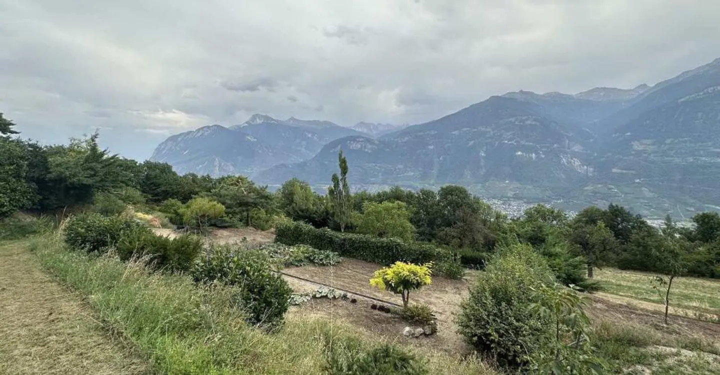 Spacious Villa on a 10,000 m² Plot in Chermignon-d'en-Bas - Photo 4 of 12