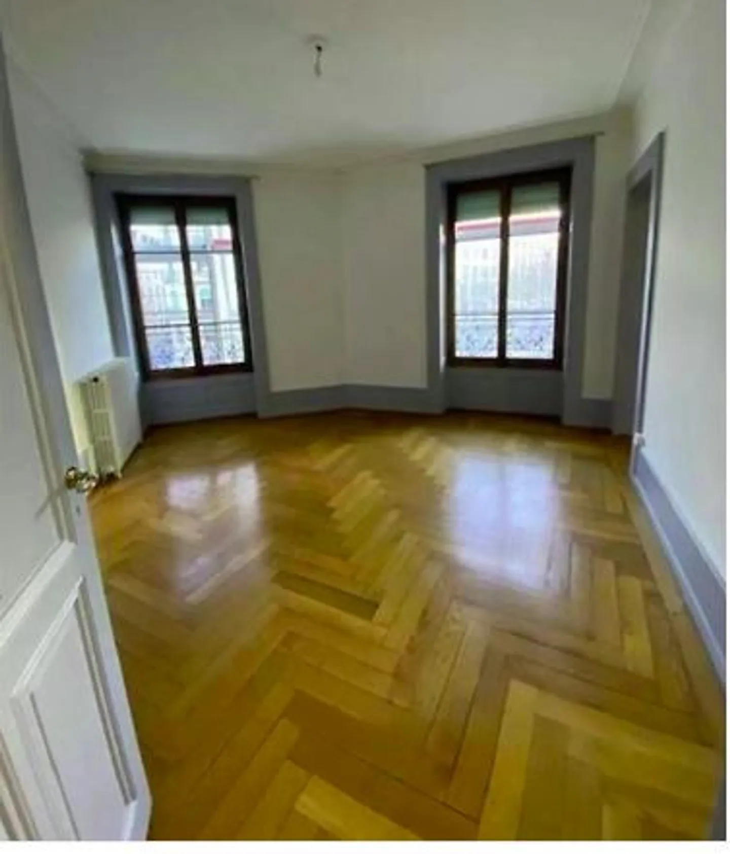 Elegant 5-room renovated with character PlainPalais - Photo 1 of 4