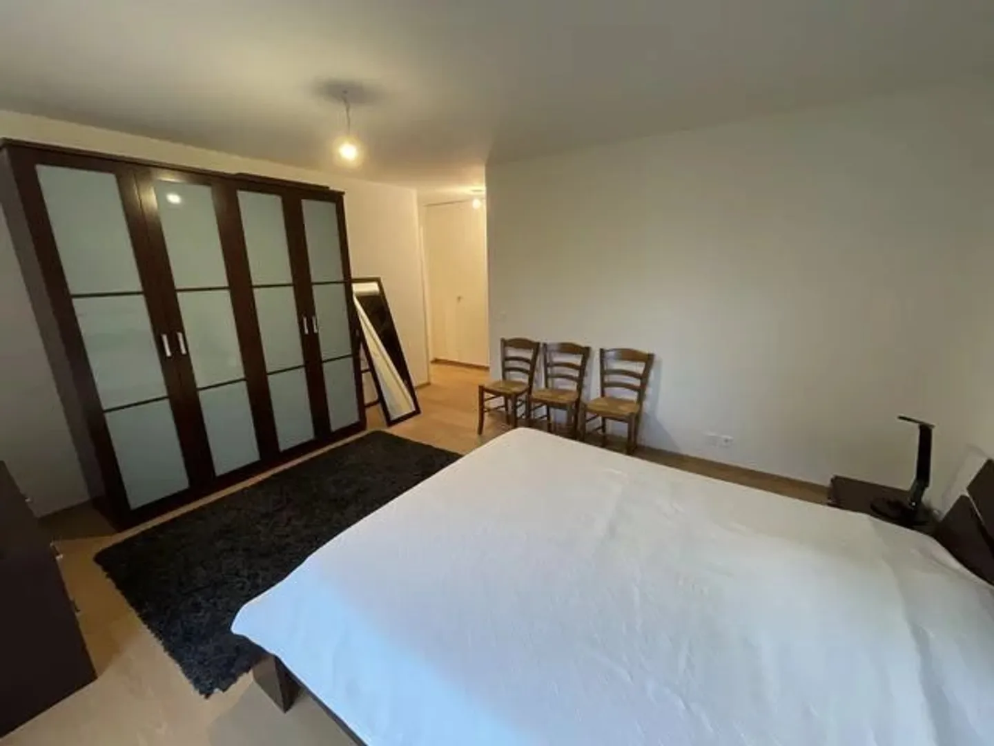 Français : Appartement de 4.5 pièces au 2ème étage avec vue sur le lac et montagnes.   English : 4.5-room flat on the 2nd floor with views of the lake and mountains. - Photo 10 sur 10