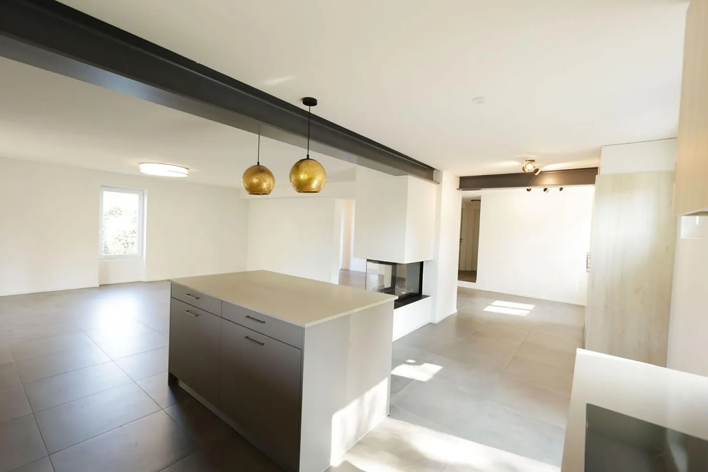 Casa con quattro camere e terreno di 900 m2 - Ideale per una coppia - Foto 8 di 13