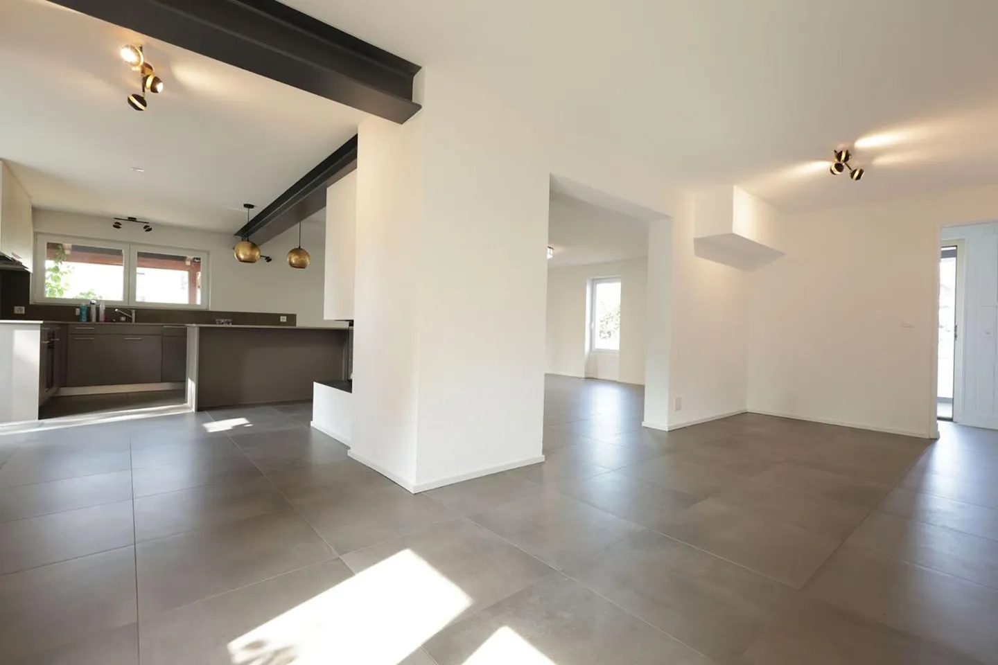 Casa con quattro camere e terreno di 900 m2 - Ideale per una coppia - Foto 7 di 13