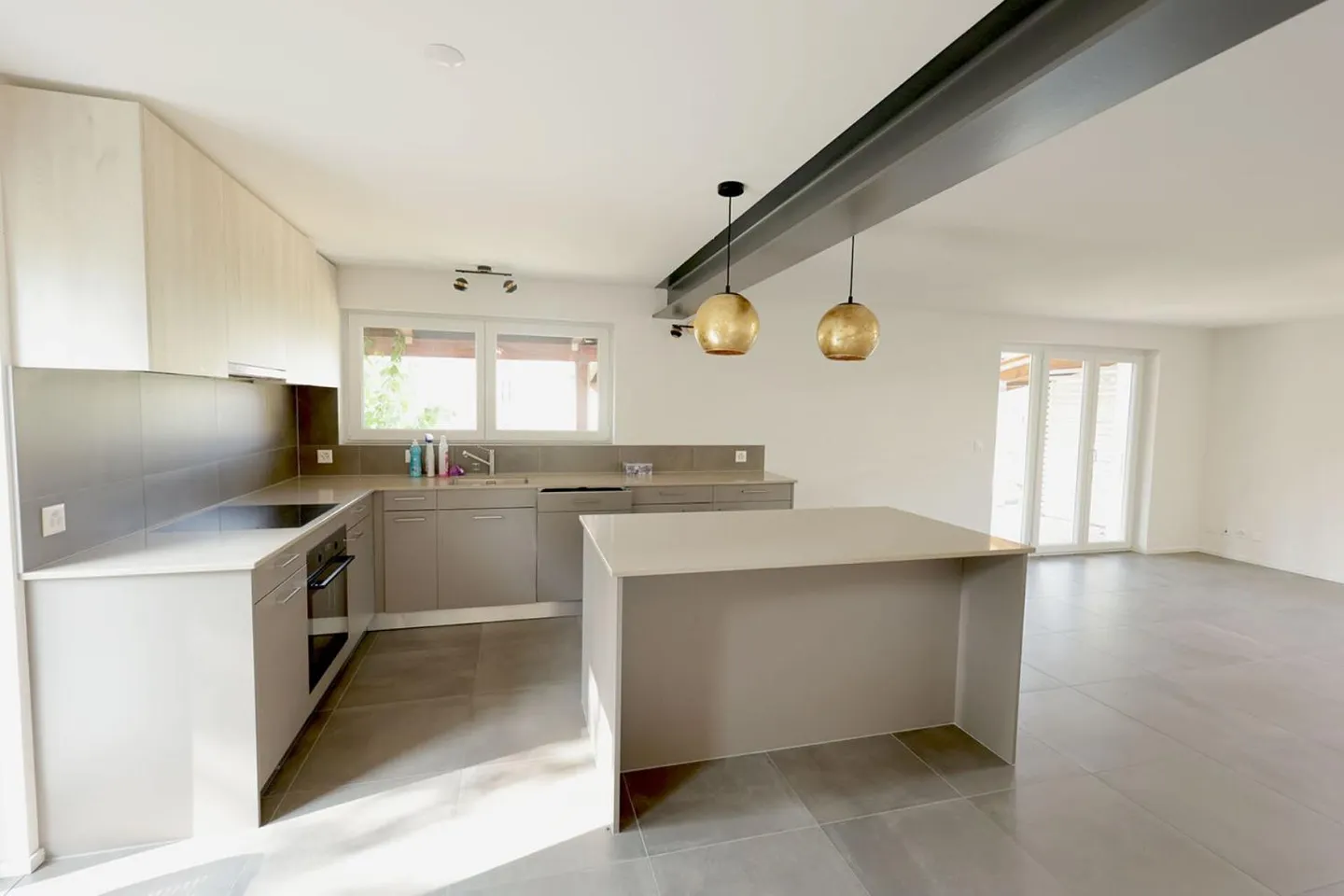 Casa con quattro camere e terreno di 900 m2 - Ideale per una coppia - Foto 9 di 13