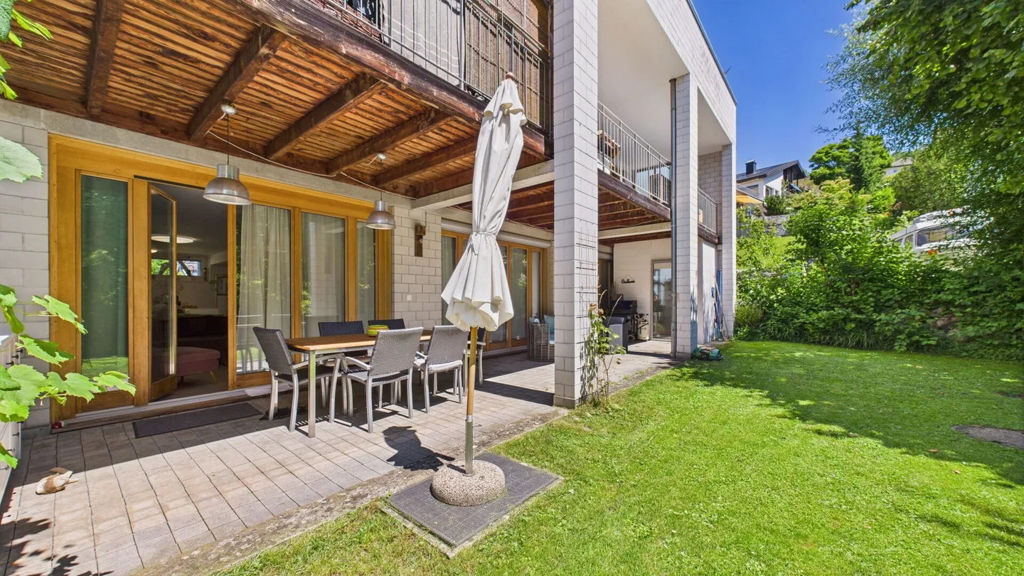 Familial, lumineux et moderne - appartement de jardin élégant. - Photo 1 sur 23