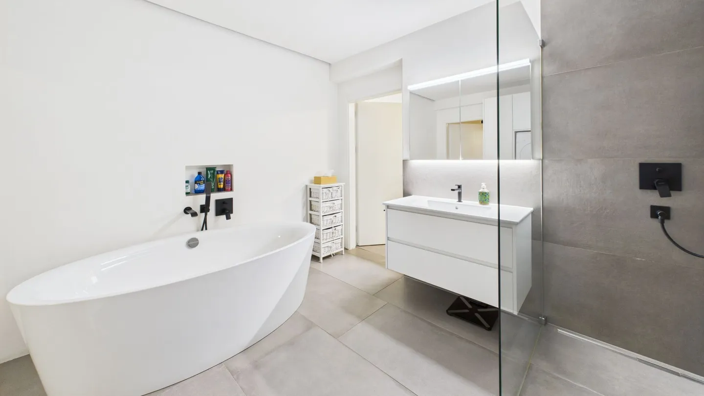 Familial, lumineux et moderne - appartement de jardin élégant. - Photo 15 sur 23