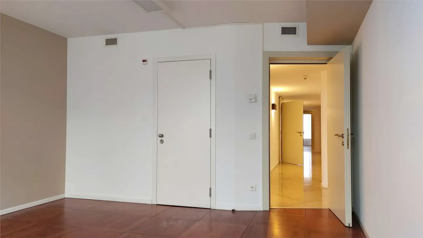 Prestigious office for rent in Lugano - Photo 11 of 13