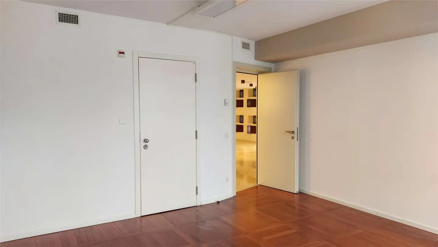 Prestigious office for rent in Lugano - Photo 12 of 13
