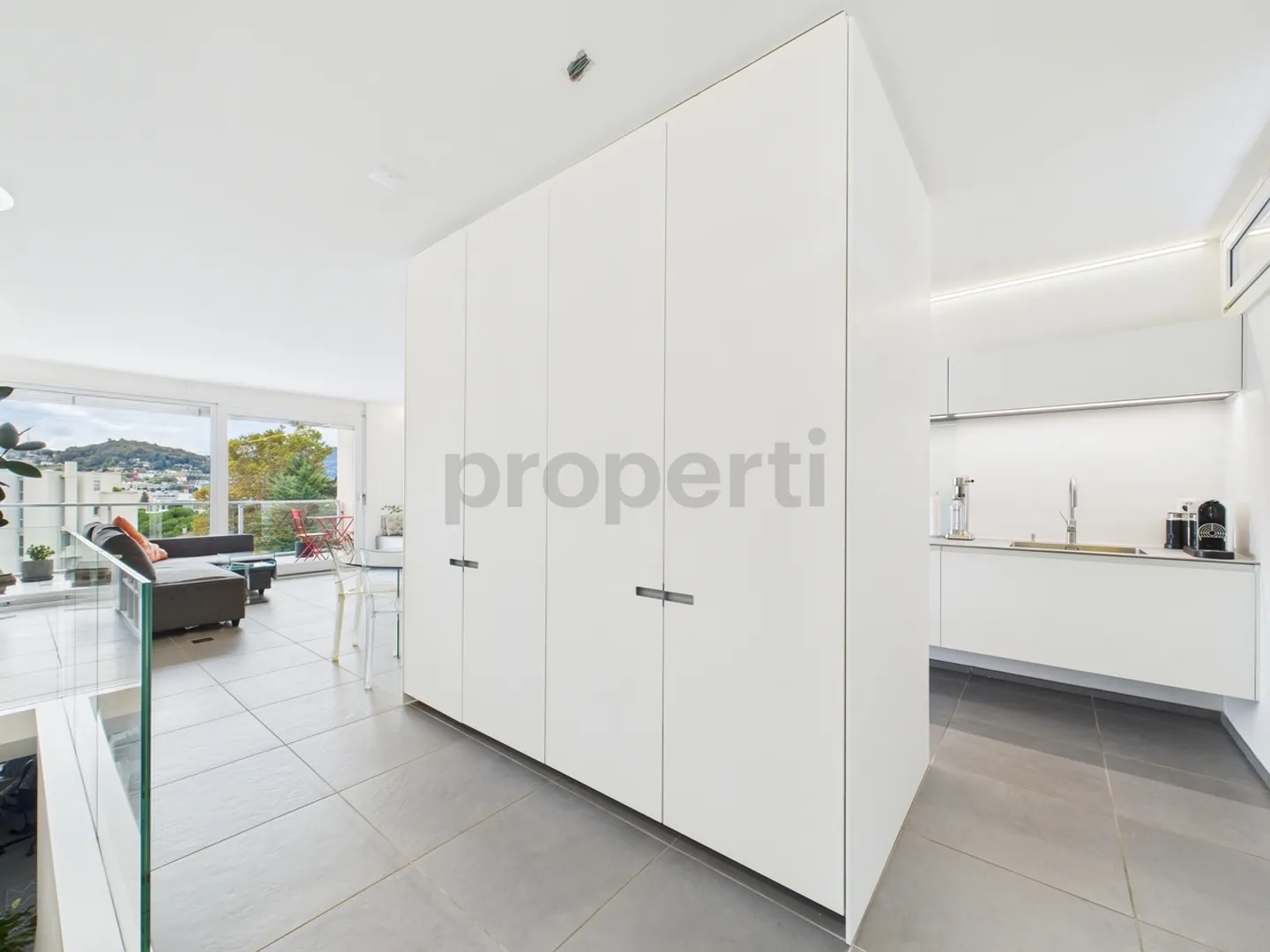 Duplex Penthouse 4.5 Ristrutturato in Massagno – residenza primaria e... - Photo 2 of 13