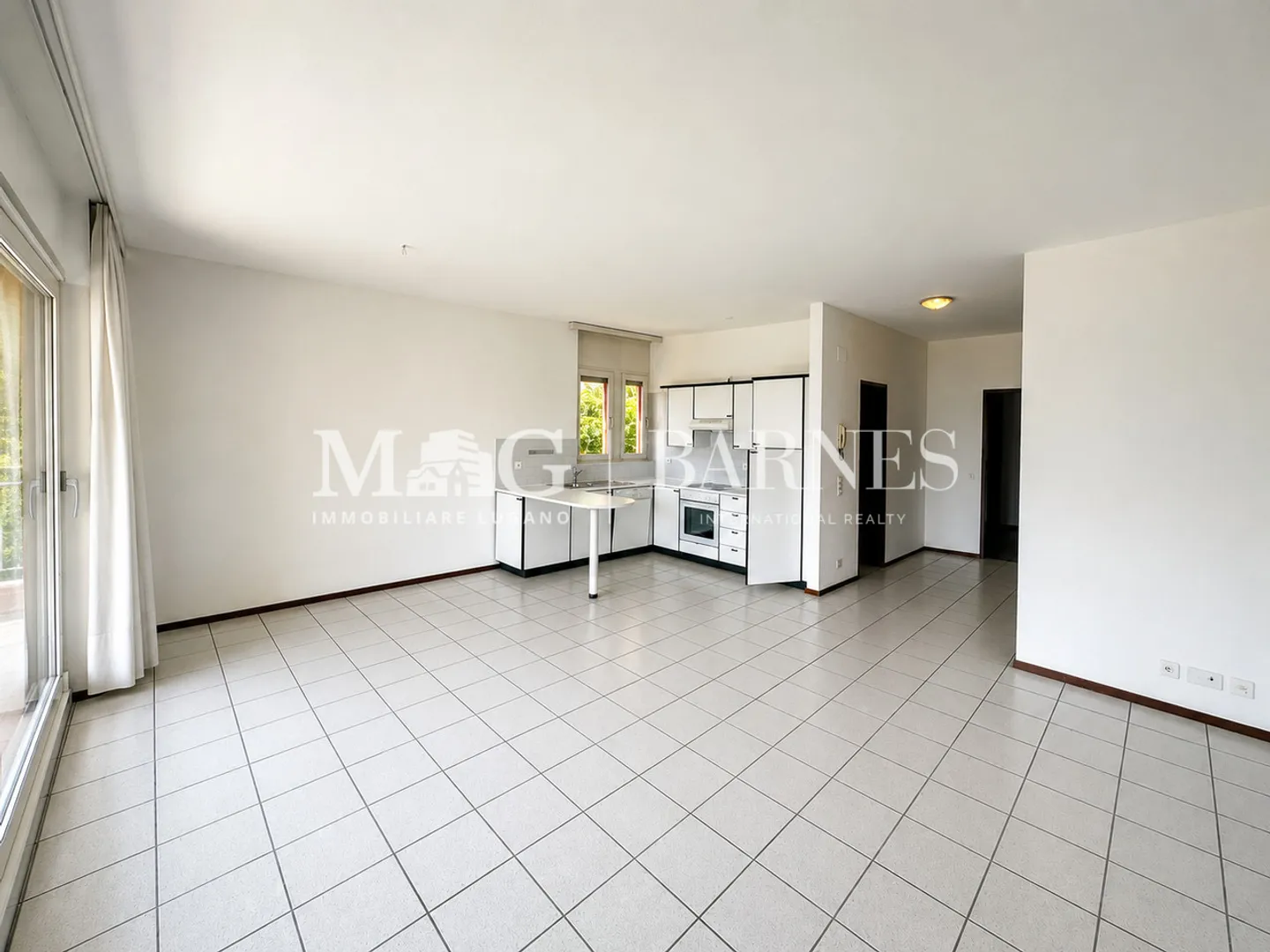 Lugano: Central 2.5 Room Apartment with Balcony and Garage - Photo 2 of 7