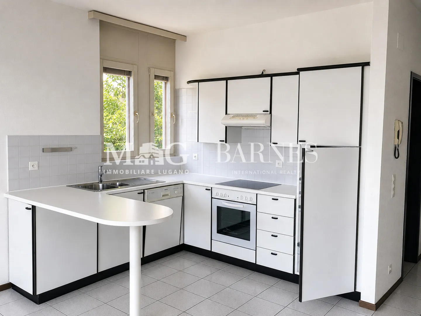 Lugano: Central 2.5 Room Apartment with Balcony and Garage - Photo 5 of 7