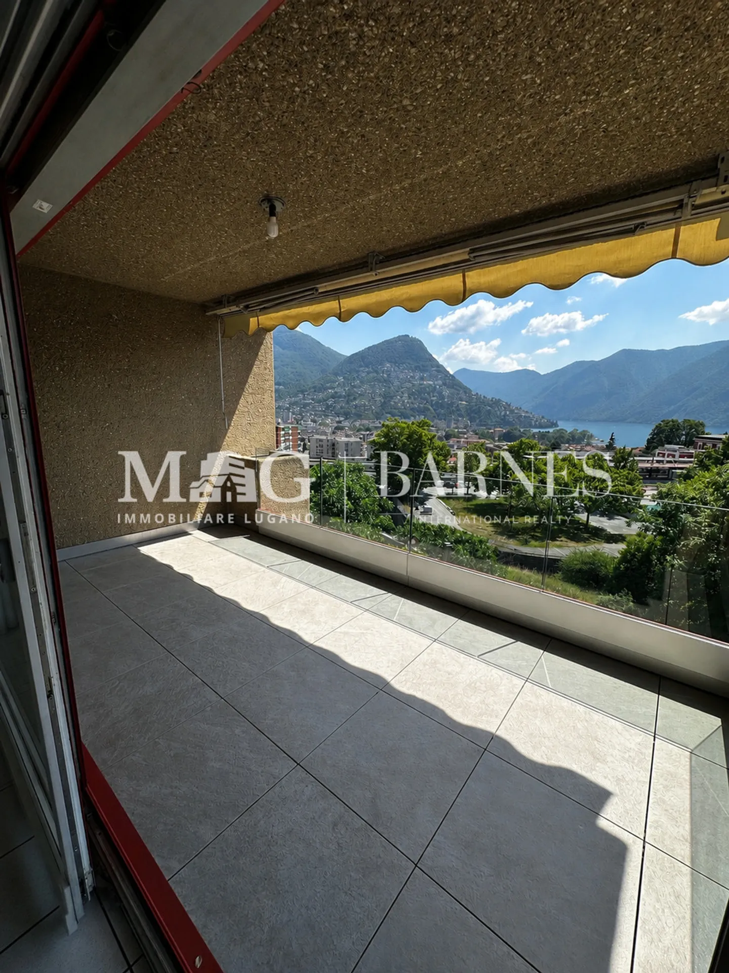 Lugano: Central 2.5 Room Apartment with Balcony and Garage - Photo 7 of 7