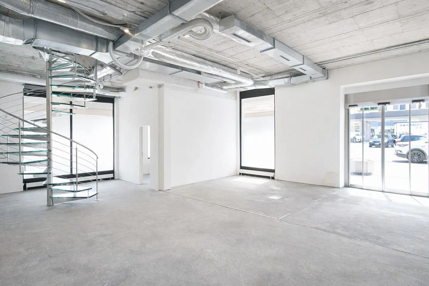 Spazio di vendita in prossimità immediata del parcheggio - 207 m2! - Foto 5 di 11