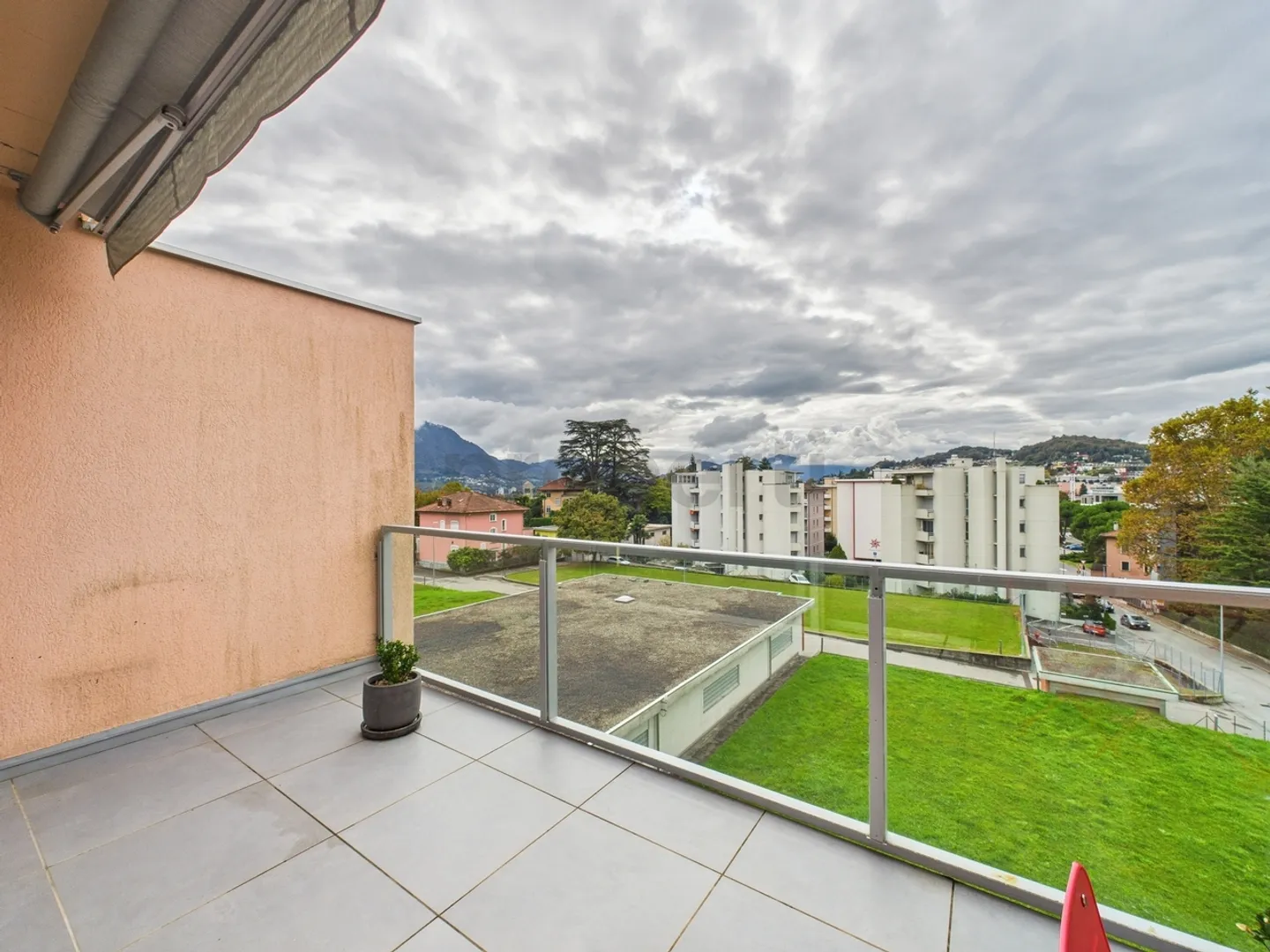 Duplex Penthouse 4.5 Ristrutturato in Massagno – residenza primaria e... - Photo 11 of 13