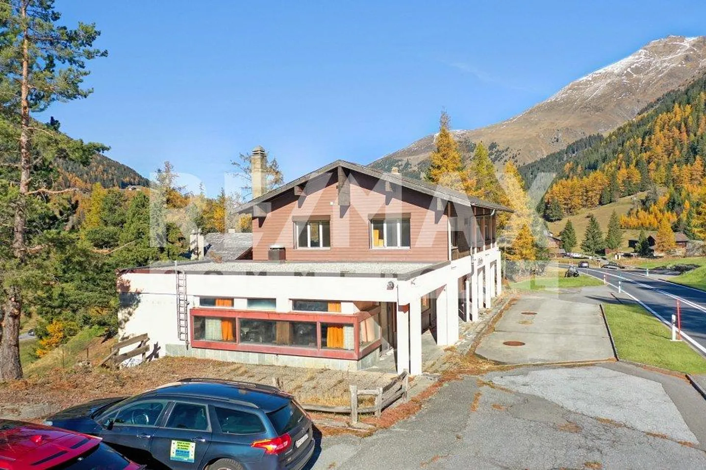 Mixed-use building to renovate, with restaurant + rooms in Bourg-St-Pie... - Photo 2 of 8