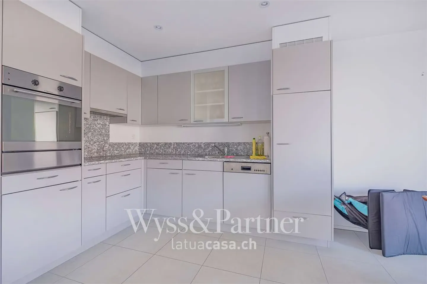 Orgnana 2.5 for sale with lake view and swimming pool - Photo 4 of 13