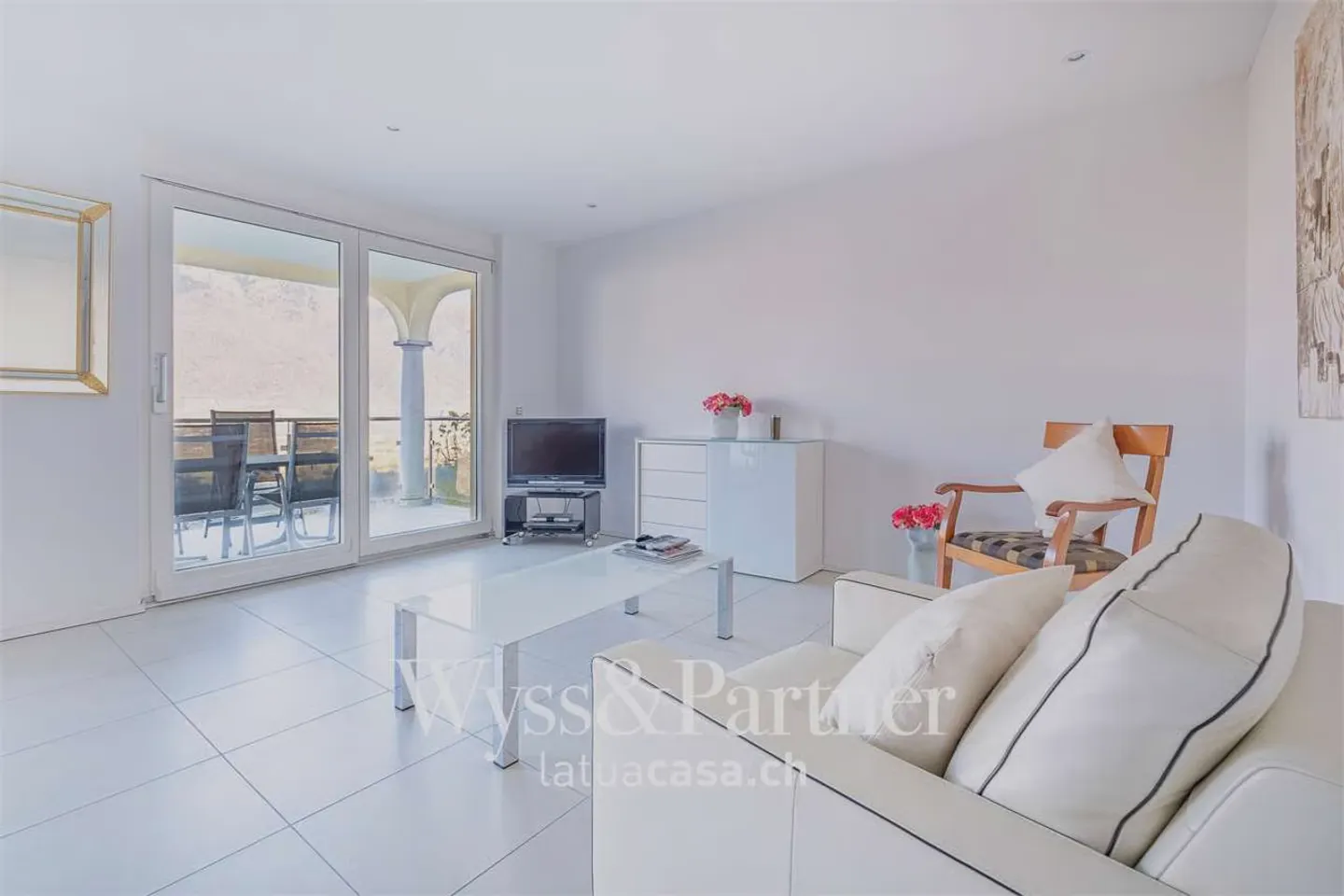 Orgnana 2.5 for sale with lake view and swimming pool - Photo 1 of 13