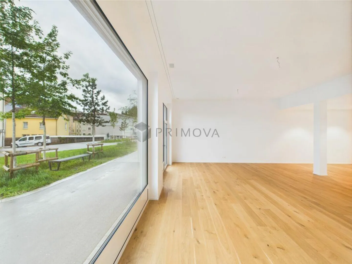 Bien visible, utilisable de manière flexible - Votre espace commercial avec vitrines... - Photo 5 sur 10